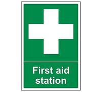 vsafety 31006 au-r "First Aid Station Panneau « First Aid Assemblée, en plastique rigide, Portrait, 200 mm x 300 mm, vert