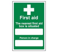 vsafety 31010 au-r "The First Aid Box est situé près Panneau « First Aid Assemblée, en plastique rigide, Portrait, 200 mm x 300 mm, vert