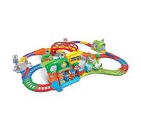 VTech - Tut Tut Bolides Super Circuit Train Éducatif - Circuit Voiture Enfant Électronique avec Adam Train Marchand, 6 Zones Magiques - Cadeau Garçon et Fille de 1 an à 5 Ans - Contenu en Français