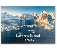 Vue de Flying Hamnoy, Sakrisoy et Reine Villeges. Destination touristique la plus populaire sur l'île Lofoten. Vue aérienne d'hiver de la Norvège, Europe. Sescape lumineuse de la mer Norvégienne.
