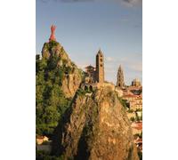 Vue d'ensemble de la statue de Notre-Dame de France avec la chapelle Saint-Michel d'Aiguilhe et la cathédrale Notre-Dame. Loop Images Ltd. (11 x 17)