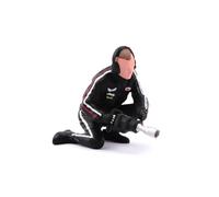 VUSLB Miniatures Diorama Racing Driver Repairer Series Scene Props Figurine Poupées The Man Unloading The Tire Tiny People Model Fit for Car Vehicles (échelle 1/24)