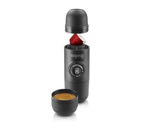WACACO Minipresso NS, Machine à Espresso Portable, Compatible avec Capsules Nespresso Original et Compatibles (Capsules NS), Cafetière de Voyage, Actionnée Manuellement, Ne Chauffe pas l'eau, Noir