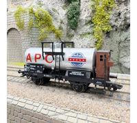Wagon-citerne à 2 essieux APC, cuve rivetée, plate-forme de serre-frein avec gué