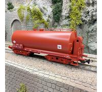 Wagon citerne de type Zaekk, transport hydrocarbure, livrée rouge, MAV, Ep. V -