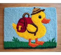 Wallphantom Kits de Crochet de Loquet,Canard avec un cartable,Point de Croix,Kit Tapis Point Noué à Faire,Latch Hook Kit de Tapisserie pour Adultes,Débutants,90x120cm