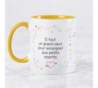 Wanapix | Mug Professeur(e) | 325 ml | Compatible Lave-vaisselle et micro-ondes | Anse et Intérieur Jaunes | Il faut un grand cœur pour enseigner aux petits esprits