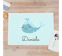 Wanapix | Set de Table Personnalisé avec Nom | Set de Table en Toile Cirée pour Enfant | Nappe Personnalisée | Imperméable et Lavable | 50x35 cm | Happy Whale