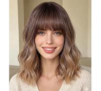 WAVE&BREEZE Perruques brunes blondes avec frange pour femme - 35,6 cm - Longueur d'épaule - Cheveux synthétiques de rechange naturels pour un usage quotidien, une fête, un cosplay, Halloween