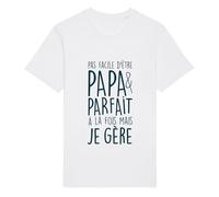 We Are Family, Tee Shirt Humoristique pour Homme, Pas Facile d'être Papa et Parfait à la Fois mais Je gère Manches Courtes, Col Rond, 100% Coton Bio, Blanc, Taille XL