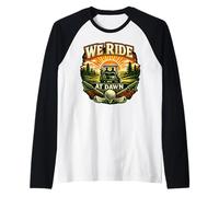 We Ride at Dawn Golf Golf Humour décontracté Manche Raglan