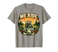 We Ride at Dawn Golf Golf Humour décontracté T-Shirt
