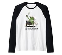 We Write At Dawn Frog Drôle Grenouille Meme Écriture Auteur Poésie Manche Raglan