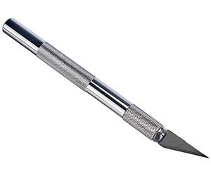 Westcott 84010 00 Scalpel avec poignée en métal et lame interchangeable, 12 cm, argent