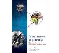 What Matters In Policing?: Change, Values And Leadership In Turbulent Times (Paperback) Auke Dijk, Frank Hoogewoning, Maurice Punch (Auteur)