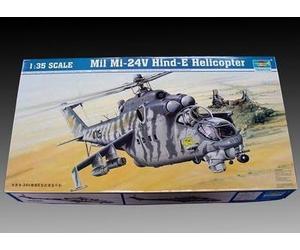 wheelfun Trumpeter 05103 Kit d'hélicoptère Hind-E 1/35 Mil Mi-24 V Hind-E en plastique à monter soi-même Modèle statique