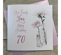 WHITE COTTON CARDS BD 52-70 "Motif Pissenlit Happy Birthday to a Lovely Nan 70 70ème Anniversaire Faite à la Main Blanc