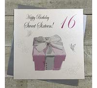 WHITE COTTON CARDS Grande Carte d’Anniversaire, 16 Ans, « Happy Birthday Teenager Sweet Sixteen! » avec boîte à Cadeau Rose, Fait-Main