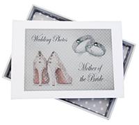 WHITE COTTON CARDS Jour après Jour, Mère de la mariée Mini Album Photo, Chaussures et bagues de Mariage Tableau, Design, Blanc, 12.5 x 17.5 x 2.5 cm