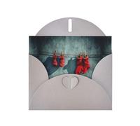WHJSHOP Carte de vœux imprimée chaussettes rouges sur une corde à linge - Papier nacré de qualité supérieure, effet perlé double face, enveloppe en papier perlé avec boucle d'amour