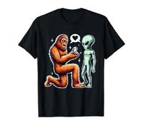 will you marry me alien romantic proposition bigfoot love alien T-Shirt