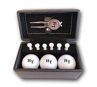 Wilson Lot de 3 balles de golf avec initiales personnalisées - Fourche à pitch et 6 tees - Boîte cadeau noire - Texte au choix - Cadeau golfeur (Lot de 3 balles Wilson Duo Soft)