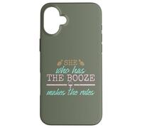 Womens She Who Has The Booze Makes The Rules Funny Bartender Coque pour iPhone 16 Plus