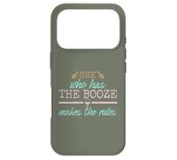 Womens She Who Has The Booze Makes The Rules Funny Bartender Coque pour iPhone 17 Pro