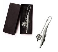 WOOXDYUK Marque-page lumineux en plumes avec trèfle à quatre feuilles et boîte cadeau - Rétro - Brille dans le noir - Pour décoration de livre - Cadeau pour hommes, femmes, amoureux (argenté)