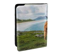 Wykjtwo Vache des Highlands au Bord de la mer, Porte-Passeport Portefeuille de Voyage en Cuir PU Étui pour Passeport Couvre-Passeport 6,5 po