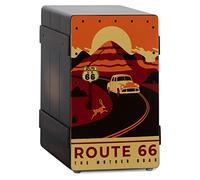 XDrum Design Series Cajon « Route 66 » - Cajon design avec impression vintage - Bass port intégré - Corps en HPL effet caisse à bananes - Teppich de caisse claire fixé en permanence