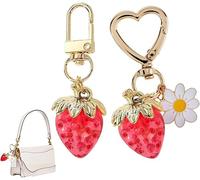 XFSRG 2 Pièces Porteclés Fraise Résine Brillante Mousqueton Cœur Accessoire Sac Marguerite Charm Bijou