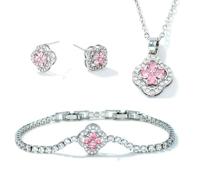 XFSRG 4 Pièces Ensemble de Bijoux Trèfle à Quatre Feuilles Parure Collier Bracelet Boucles D'oreilles Bijoux Trèfle à Quatre Feuilles Femme (Argent + Rose)