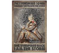 XIAOQIU Plaque en métal vintage en aluminium avec inscription « They Whispered to Her You Can't Whispered The Storm She Whispered Back I Am The Storm » - 20,3 x 30,5 cm