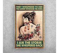 Xiddxu Plaque en métal vintage en métal avec papillon et vue arrière Girl I Am a Storm She Whispers - Décoration murale vintage - 15,2 x 20,3 cm