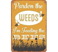 Xiddxu Plaque murale vintage en métal avec inscription « Pardon The Weeds I'm Feeding The Bees » pour maison, porte, jardin, bars, restaurants, cafés, bureaux, magasins, pubs, clubs - 14 x 20 cm