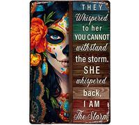 Xiddxu Plaque rétro en métal 14 x 20 cm avec inscription « They Whispered to Her You Cannot Withstand The Storm I Am The Storm She Whispered Back Sugar Skull » - Décoration d'intérieur