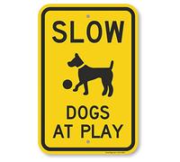 XingFox Slow - Panneau en métal « Chiens en jeu », noir et jaune, pour extérieur et intérieur, 30,5 x 40,6 cm