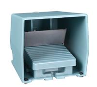 Xpem511 Schneider - Interrupteur à Pied Simple - Avec Capot - Métal - Contact 2n