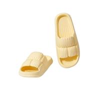 XUMKFJRE Chaussons d'été for femmes, souples, antidérapants, for la maison, pantoufles nuageuses, sandales plates for hommes, chaussures de plage, tongs for couples(Yellow,44-45)
