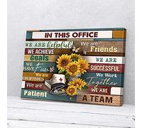 YAASIMOULE Dans ce bureau, nous sommes utiles. Impressions sur toile représentant un papillon, un tournesol et une infirmière. Décoration murale.