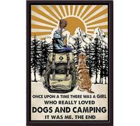 YAASIMOULE Il était une fille qui aimait vraiment les chiens et le camping. Affiche encadrée sur toile mate.