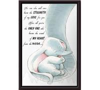 YAASIMOULE Maman Éléphant, personne d'autre ne connaîtra jamais la force de mon amour pour toi, après tout, tu es la seule à le savoir. Affiche encadrée sur toile mate.