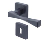 Yale Paire de Poignées de porte sur rosace Verona Noir Mat - Rosaces de fonction Trou de serrure incluses - Carré de 7 mm - Porte intérieure et extérieure, YPP7-V-PC