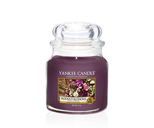 Yankee Candle vela aromática en tarro mediano, flores a la luz de la luna