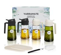 YARRAMATE Ensemble de 4 pulvérisateurs d'huile d'olive en verre de 470 ml avec autocollants, gadgets de cuisine, y compris 2 tapis de bouteille antidérapants, brosse de nettoyage - Cadeau idéal pour