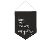 Yelolyio Drapeau mural en toile avec citation inspirante « I still fall for you every day » - Bannière à suspendre - Décoration de maison ou de bureau - 25,4 x 30,5 cm - Cadeau de pendaison de