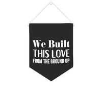 Yelolyio Drapeau mural en toile avec citation inspirante « We Built This Love From The Ground Up » - Bannière murale à suspendre - 25,4 x 30,5 cm - Cadeau de pendaison de crémaillère