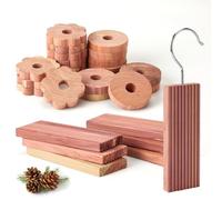 Yizhet 6 Blocs de Bois de Cèdre, 10 Fleurs de Cèdre et 10 Anneaux en Bois de Cèdre, Produit Naturel pour Éloigner Les Mites - Idéal pour Cintres et Tiroirs