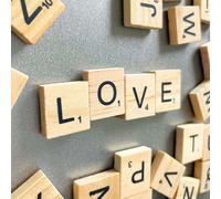 YJ PREMIUMS Lot de 100 carreaux magnétiques en bois avec lettres de l'alphabet pour réfrigérateur, réfrigérateur, mur, apprentissage amusant, plateau de jeu décoratif pour adultes